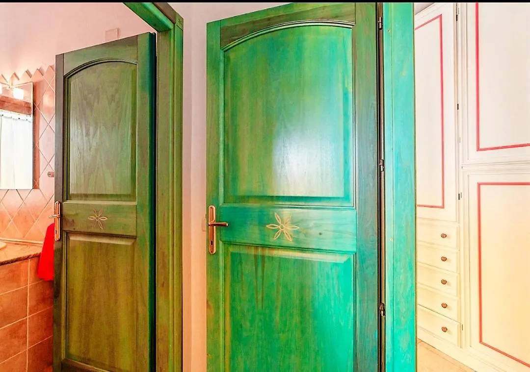 Casa Vacanze Ginestra La Maddalena Con Parcheggio Privato アパート