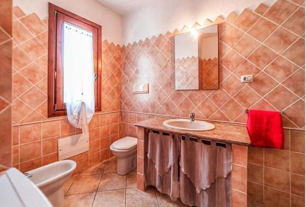 アパート Casa Vacanze Ginestra La Maddalena Con Parcheggio Privato イタリア